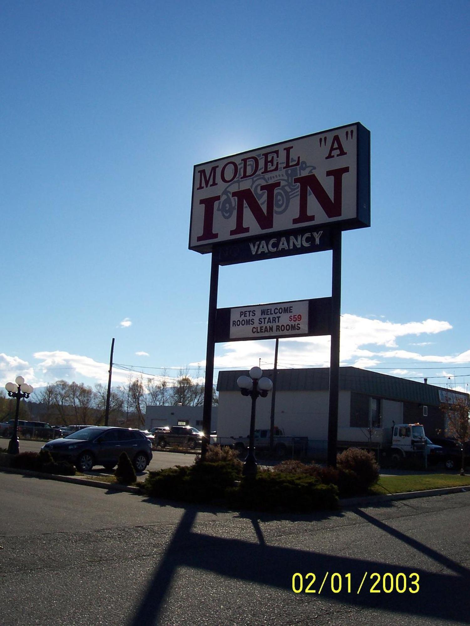 Model A Inn Cranbrook Eksteriør bilde